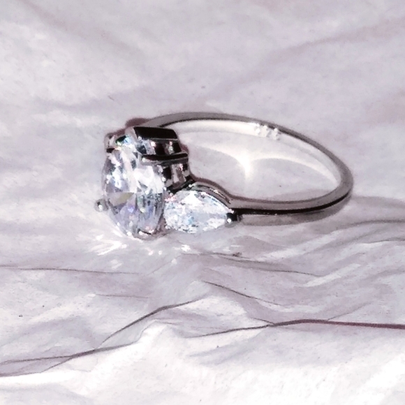 Pear-shaped  White Sapphire Fashion Ring - Picture 4 of 13